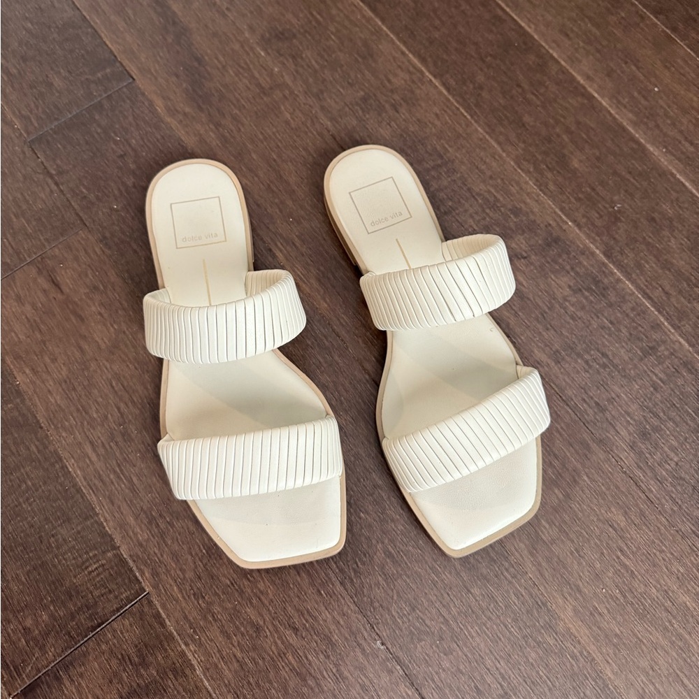 Dolce vita white slides